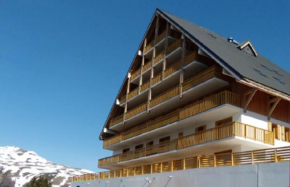 Appartement d'une chambre avec vue sur le lac balcon amenage et wifi a Besse et Saint Anastaise a 1 km des pistes